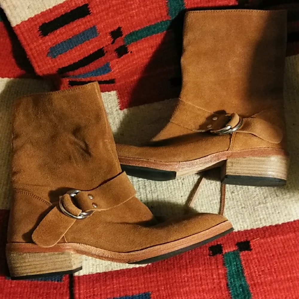 Free people Vienna suede ankle boots side buckle